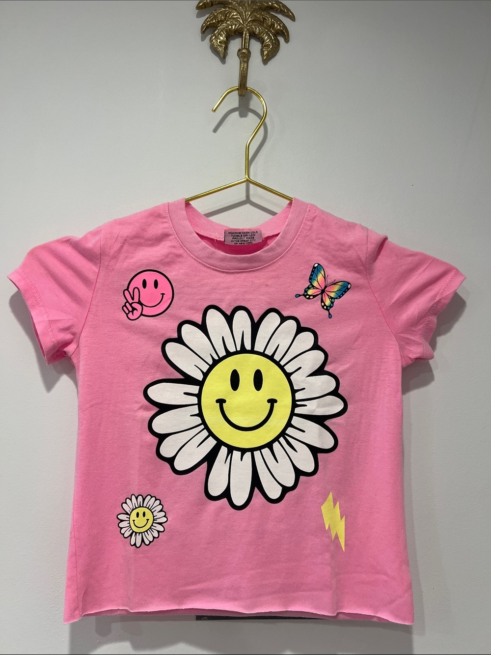 Girls' Pink Smiley Daisy Graphic Tee with Butterfly Accent